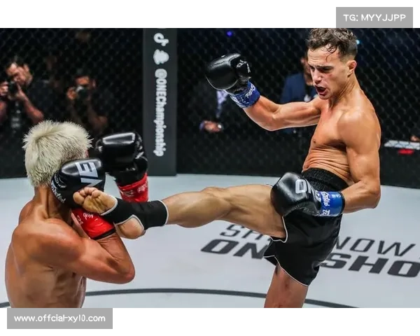 乔纳森·迪贝拉凭借草量级踢拳统一战表现斩获5万美元奖金奖励